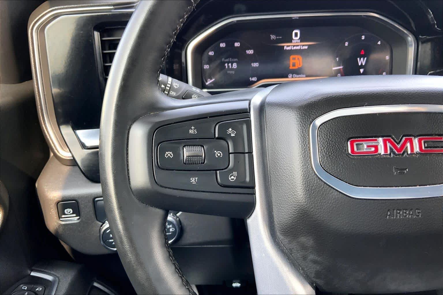 2025 GMC Sierra 1500 SLT - Photo 23
