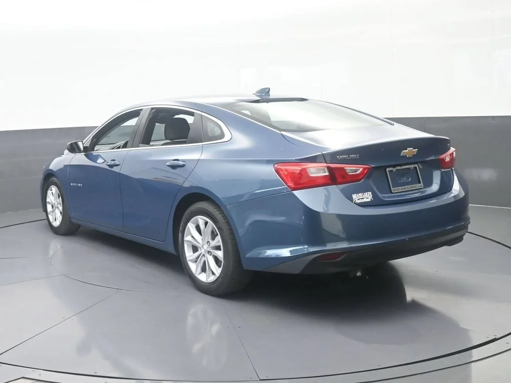 Used 2024 Lakeshore Blue Metallic Chevrolet LT image 3