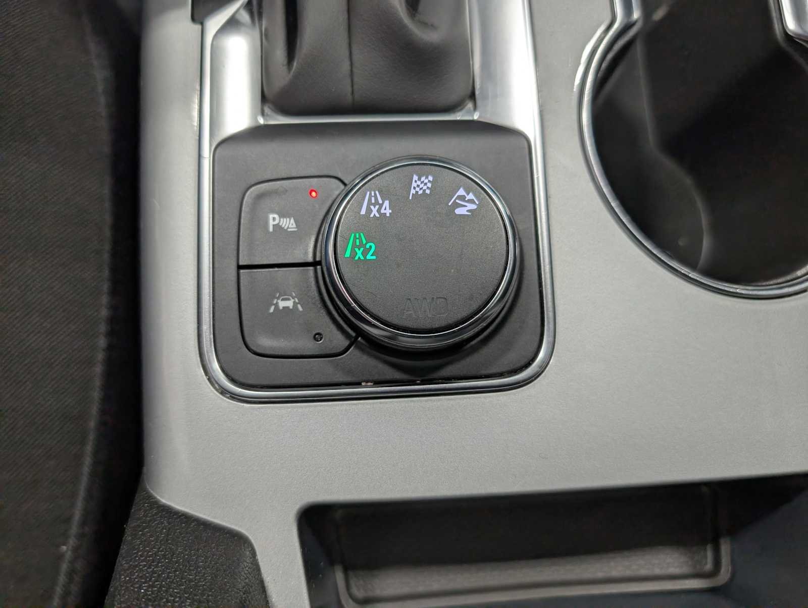 Used 2024 Sterling Gray Metallic Chevrolet LT image 28