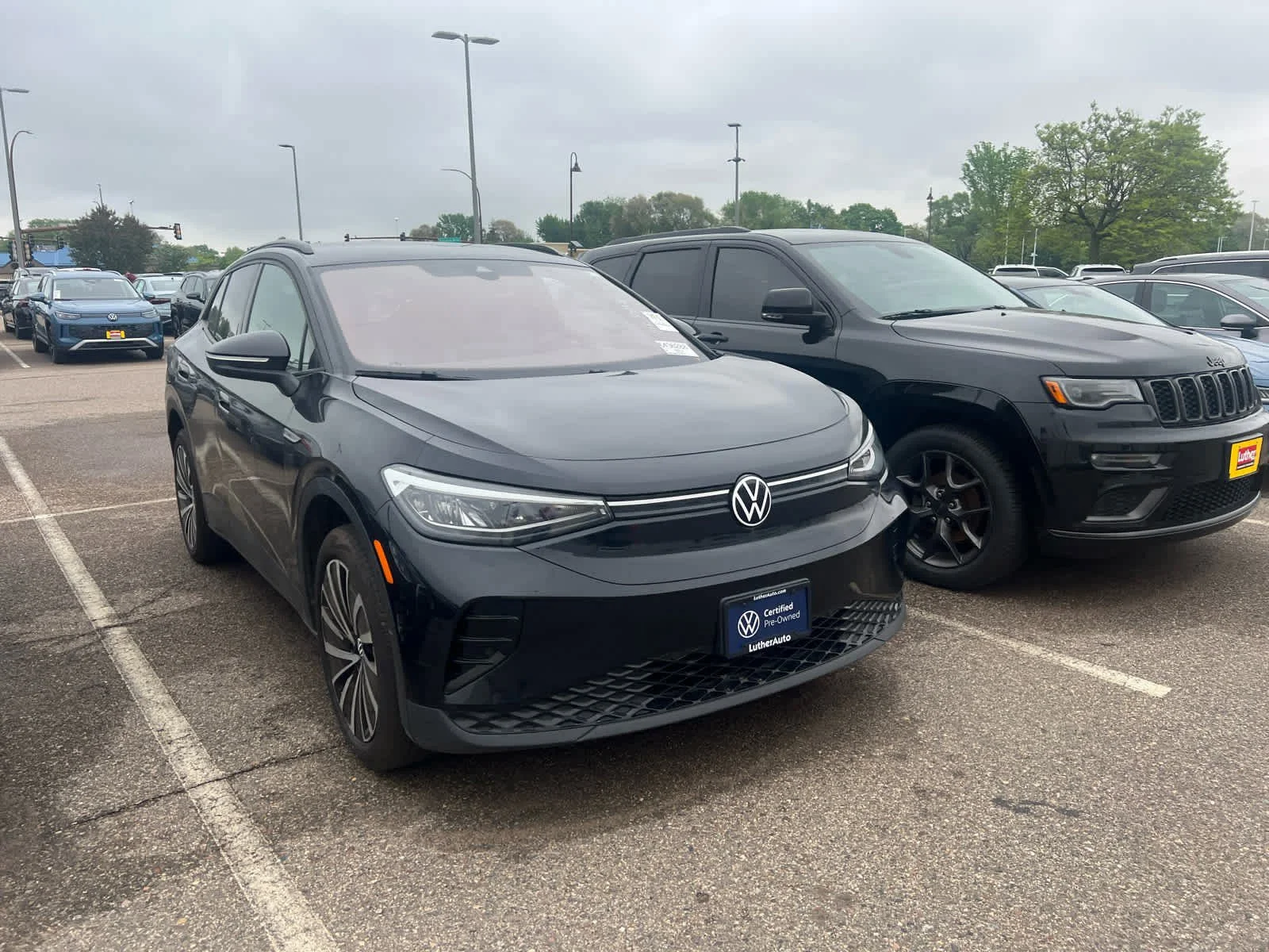 Used 2025 Volkswagen ID.4 PRO with VIN 1V2DSPE85SC002572 for sale in Minneapolis, MN