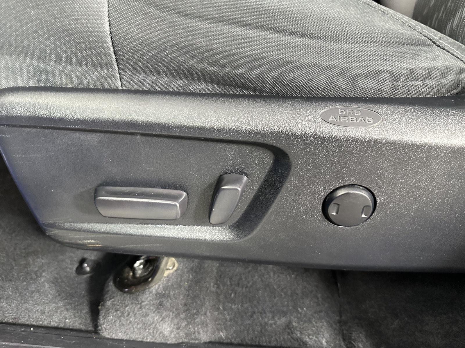 Used 2020 Voodoo Blue Toyota SR5 image 31