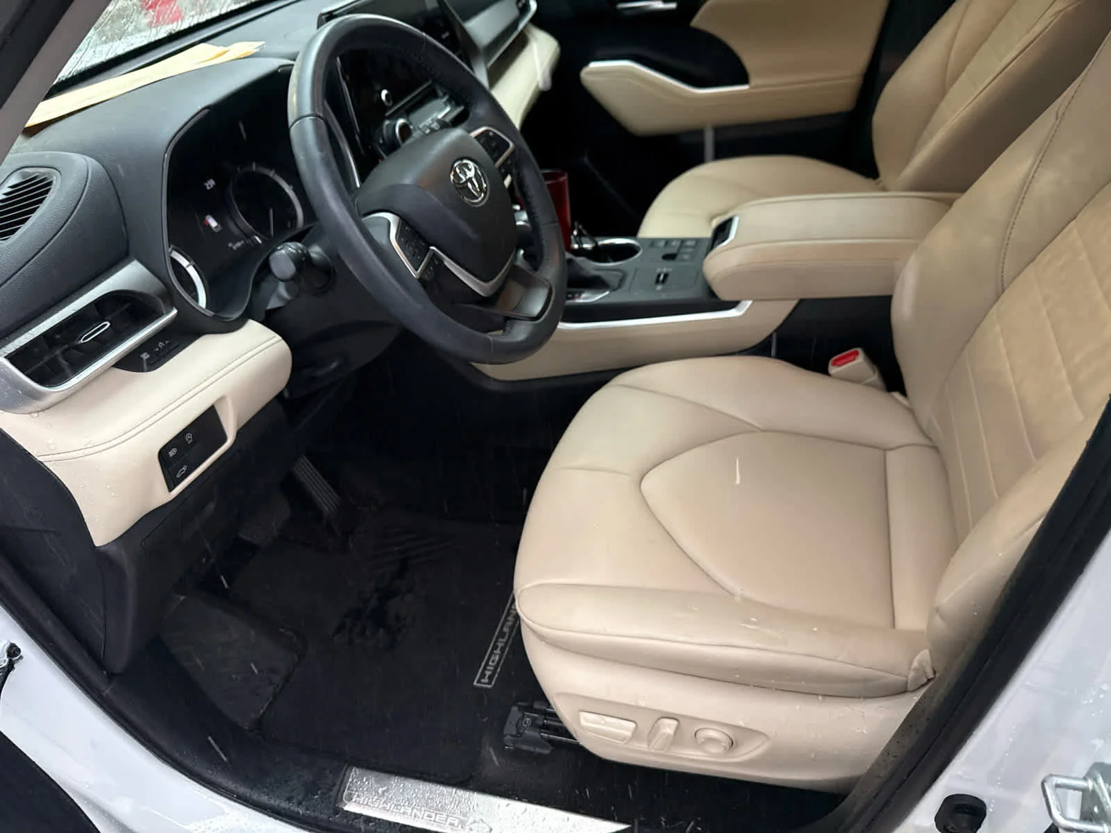 Used 2023 Wind Chill Pearl Toyota XLE image 6