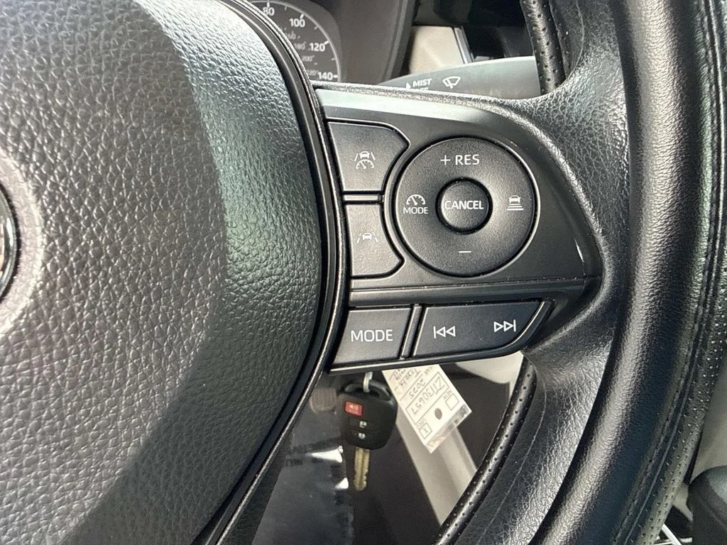 Used 2025  Toyota L image 33