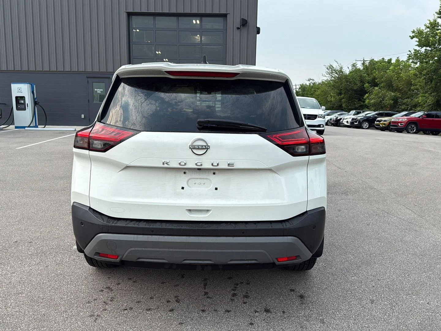Used 2022 WHITE NISSAN SUV image 4