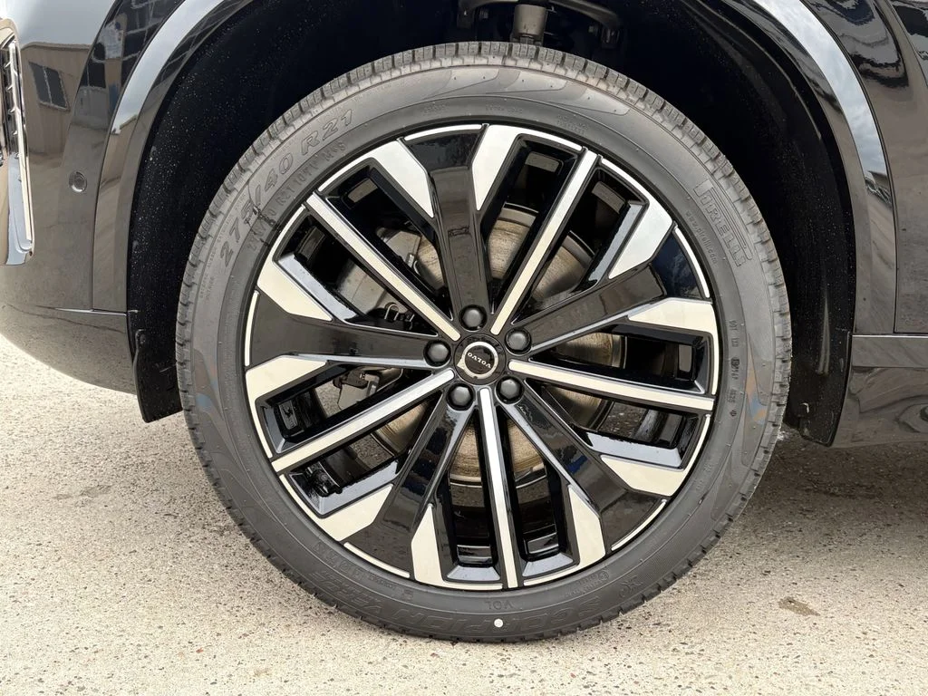New 2026 Onyx Black Volvo Ultra image 9