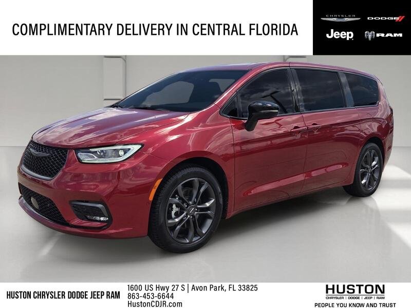 2026 Chrysler Pacifica Select's photo