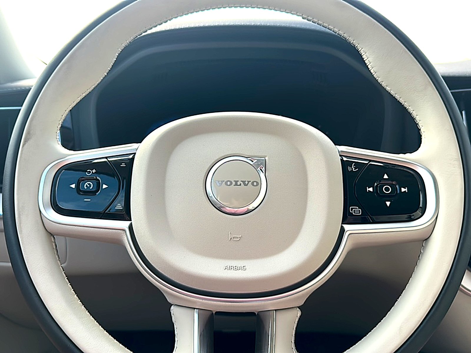 2026 Volvo XC60 Ultra - Photo 17