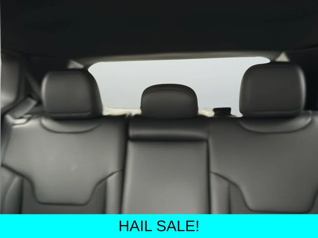 New 2026 Diamond Black Crystal Pearlcoat Jeep Latitude image 26