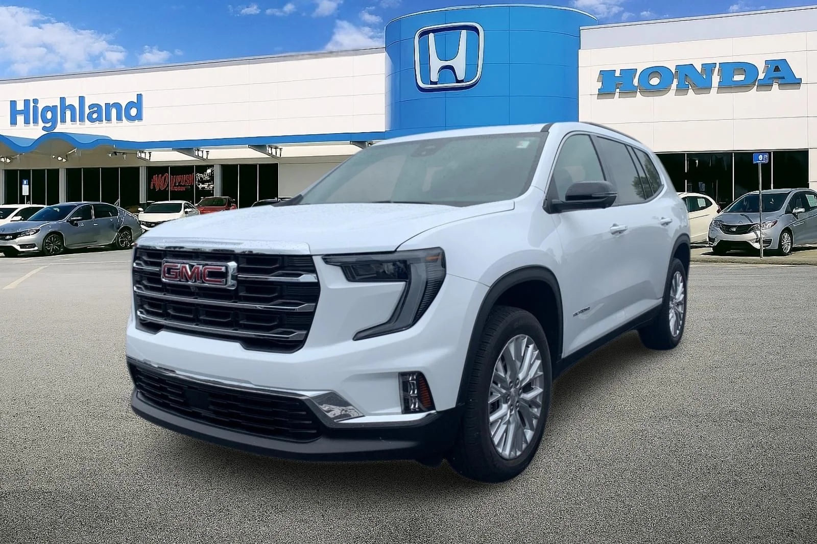 Used 2024 White GMC Elevation image 1
