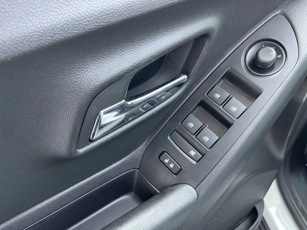 Used 2022 White Chevrolet LS image 13