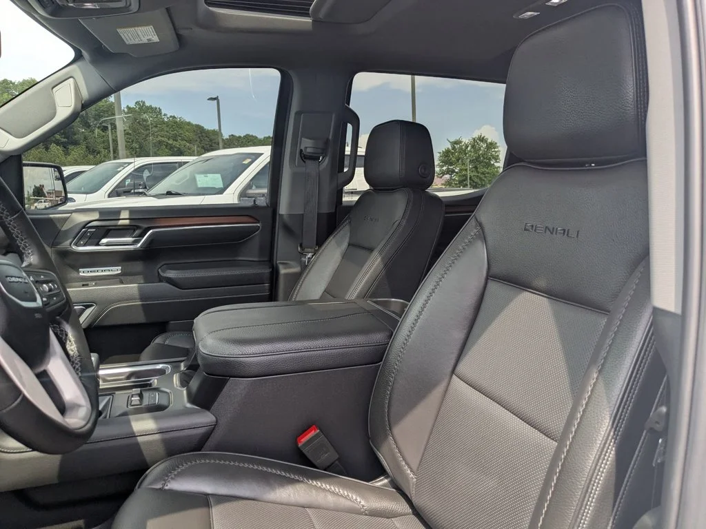 Used 2025 White Frost Tricoat GMC Denali image 15