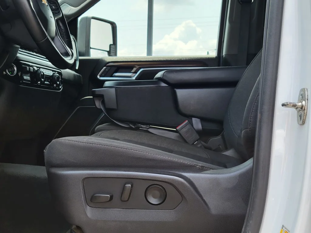 Used 2025 Summit White Chevrolet LT image 23