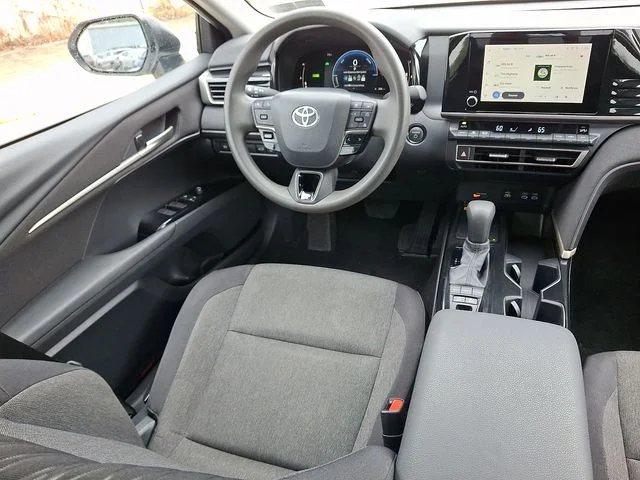 Used 2025 White Toyota LE image 14
