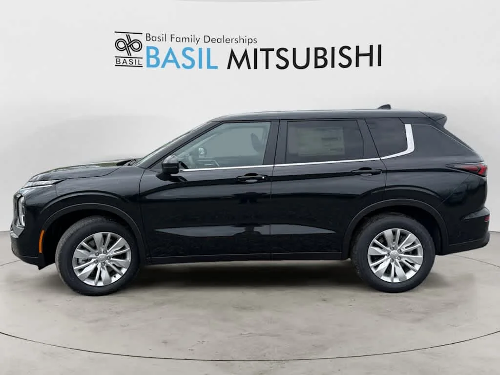 New 2026 Labrador Black Pearl Mitsubishi ES image 6