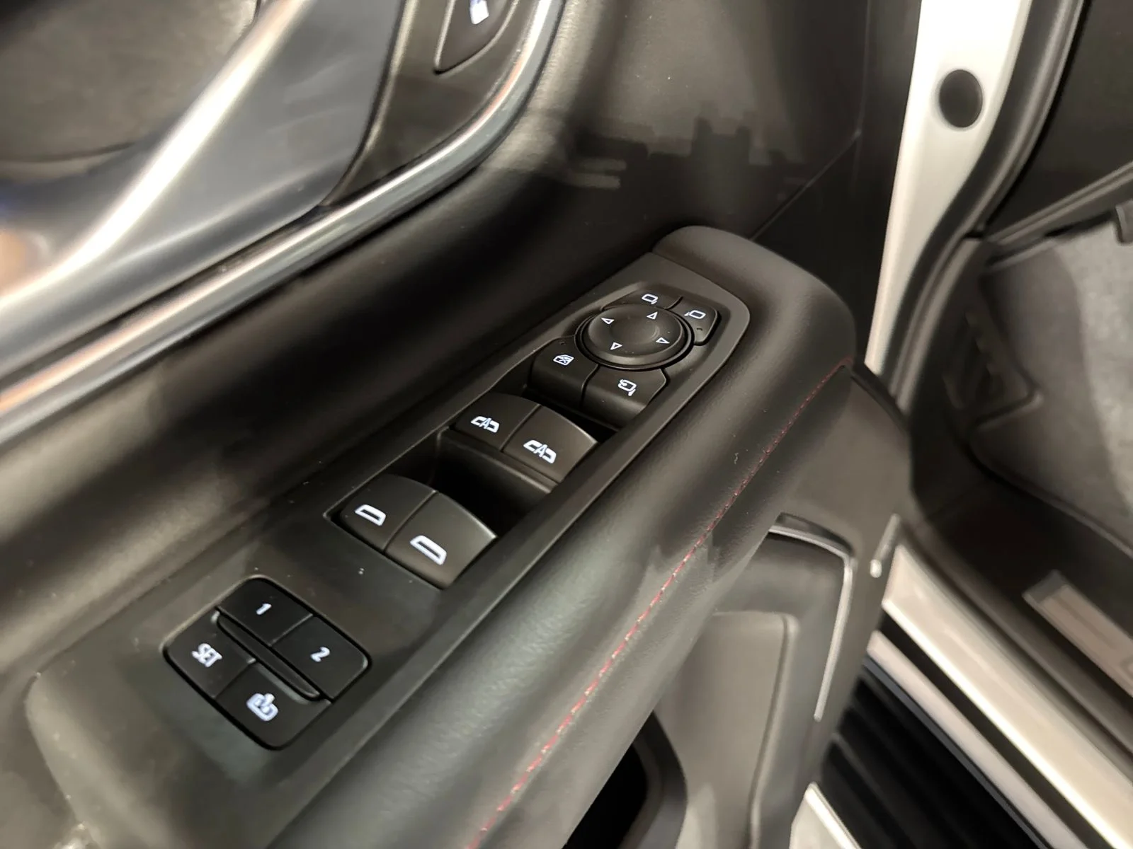 Used 2022 Summit White Chevrolet RST image 25