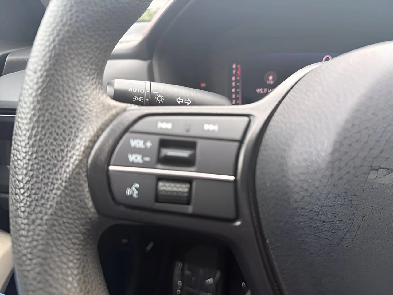 Used 2023 Platinum White Pearl Honda LX image 16