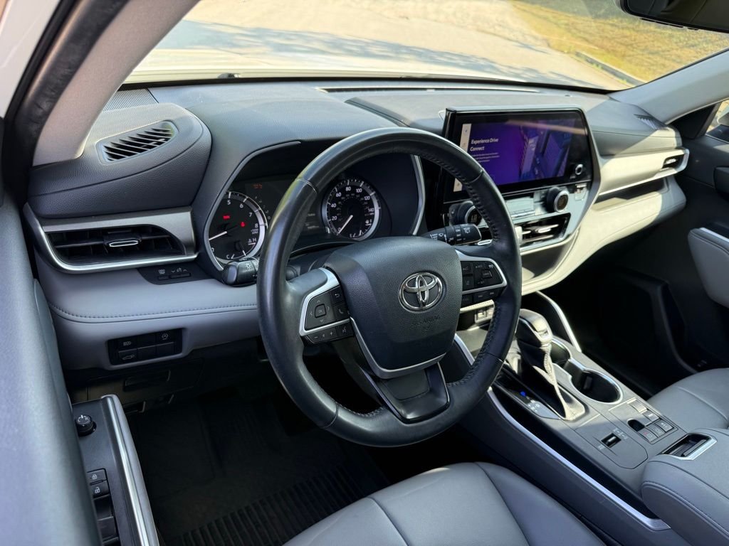 Used 2023 Beige Toyota XLE image 3