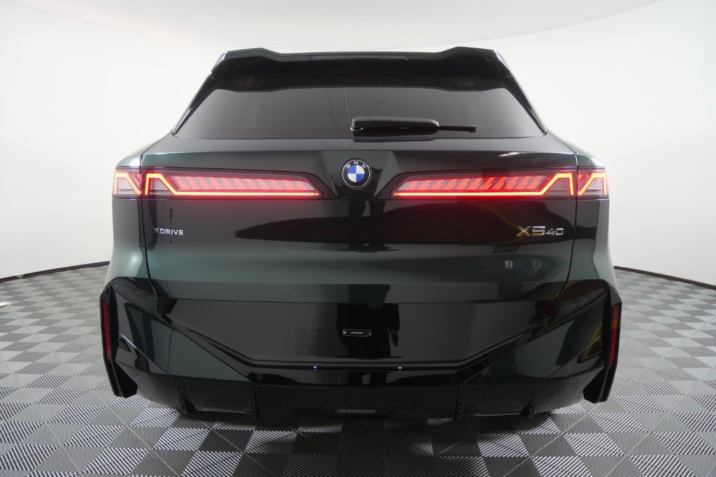 New 2027 Vancouver Green Metallic BMW  image 5