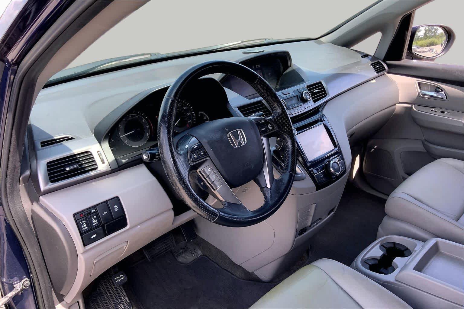 Used 2015 Obsidian Blue Pearl Honda EX-L image 17
