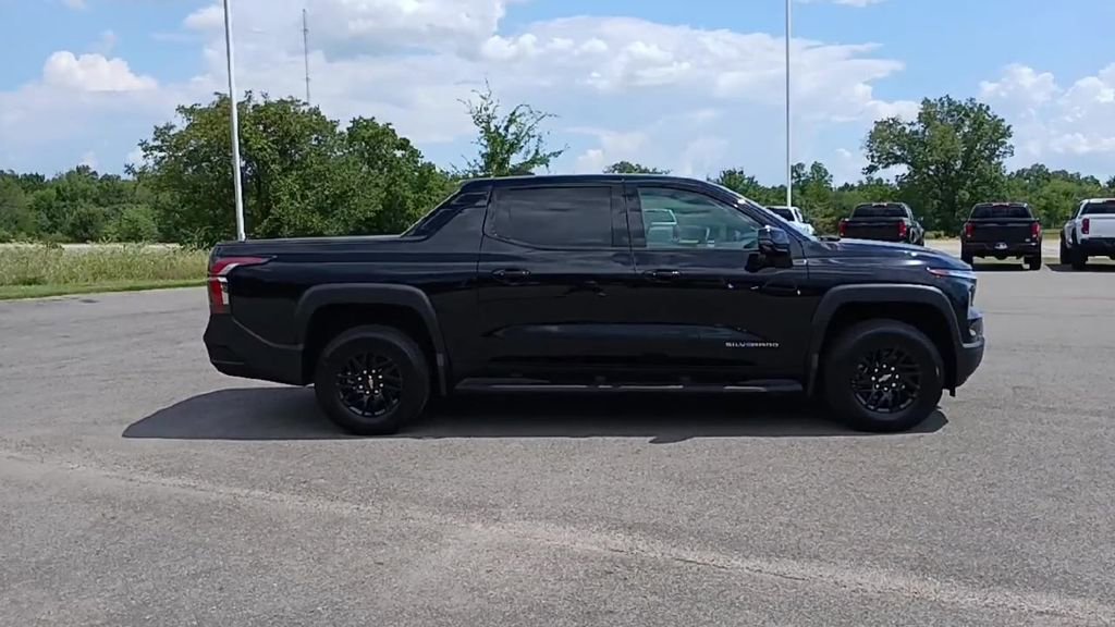 2026 Chevrolet Silverado EV LT - Photo 9