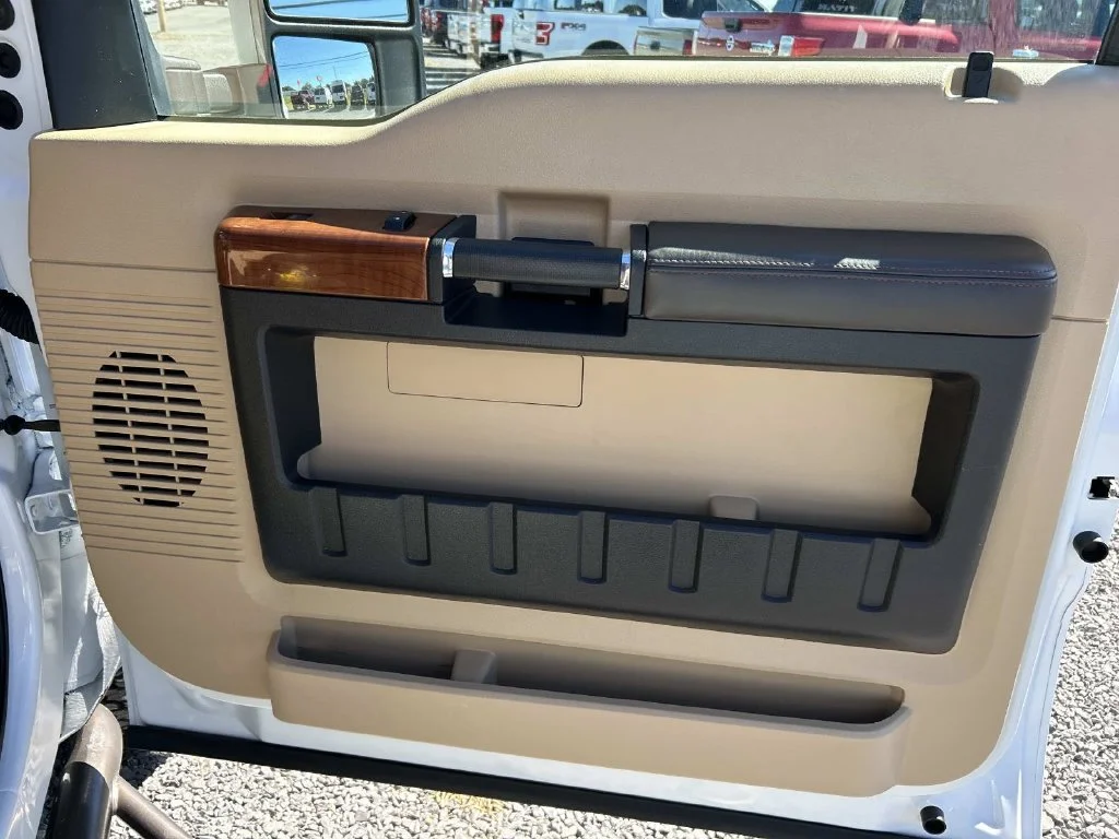 Used 2016 White Ford King Ranch image 27