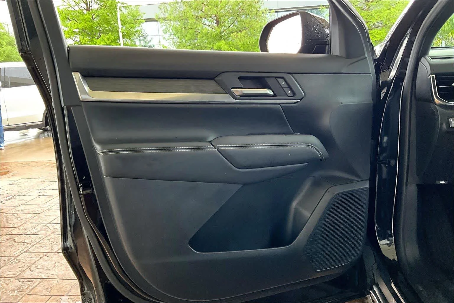 Used 2025 Ebony Twilight Metallic GMC FWD Elevation image 20