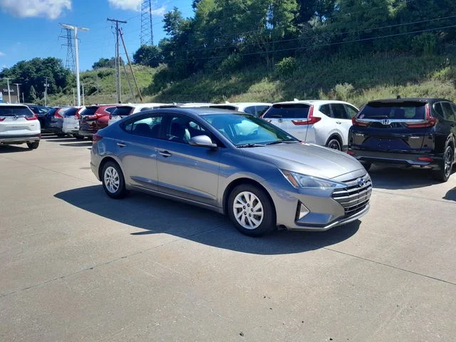 Used 2019 Gray Hyundai SE image 2