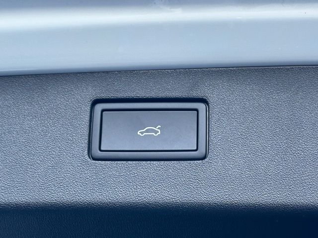 New 2026 Opal White W/Deep Black Roof Volkswagen 2.0T SE R-Line Black image 19