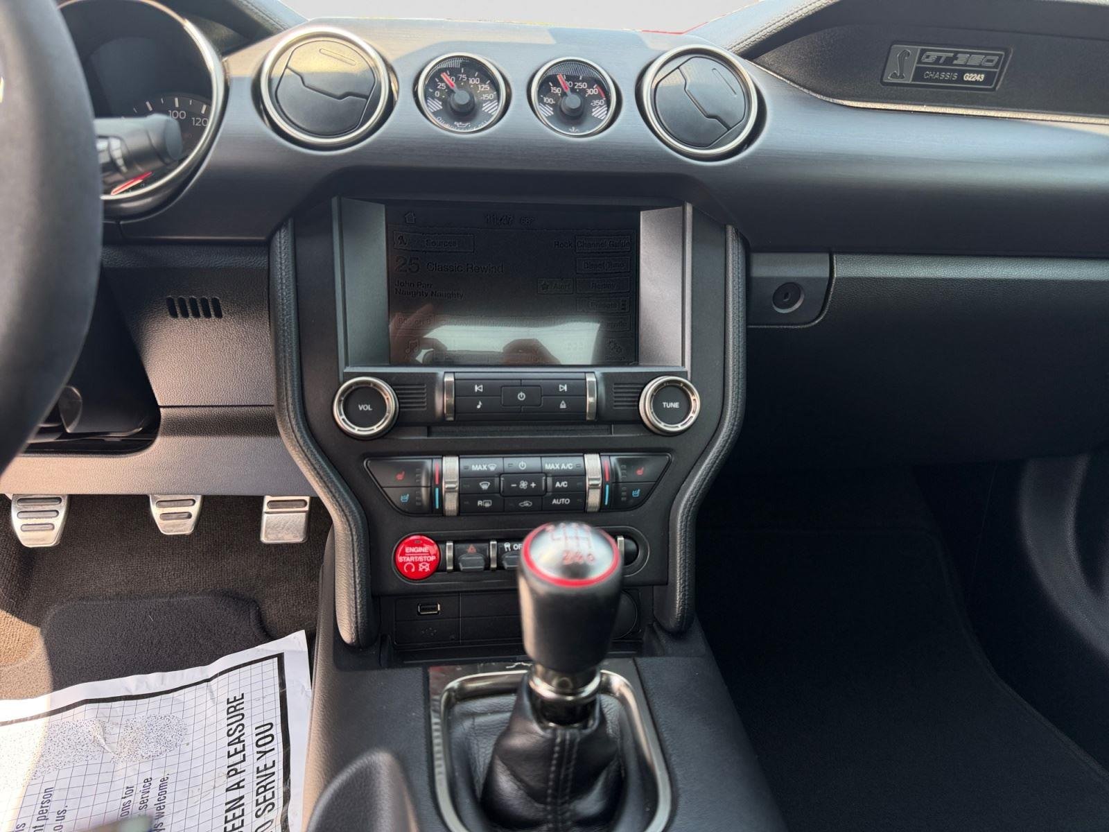 2016 Ford Mustang Shelby GT350 - Photo 12