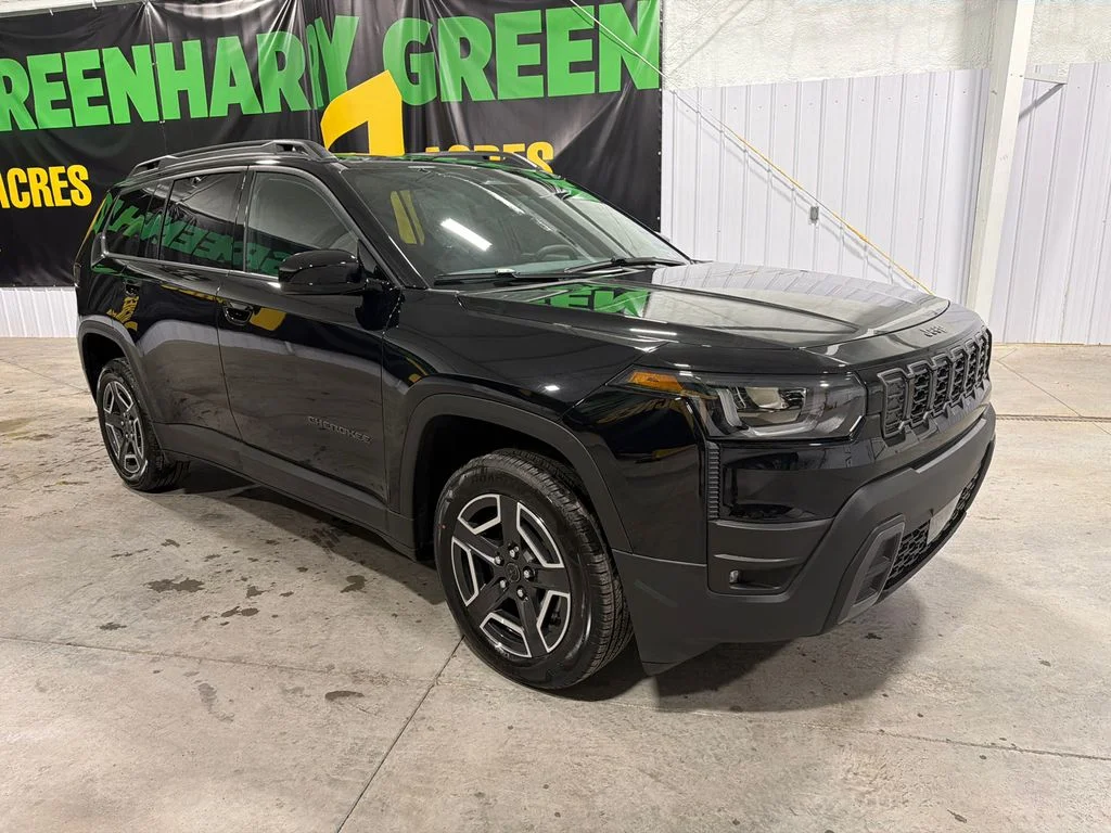 New 2026 Diamond Black Crystal Pearl-Coat Exterior Paint Jeep Laredo image 2