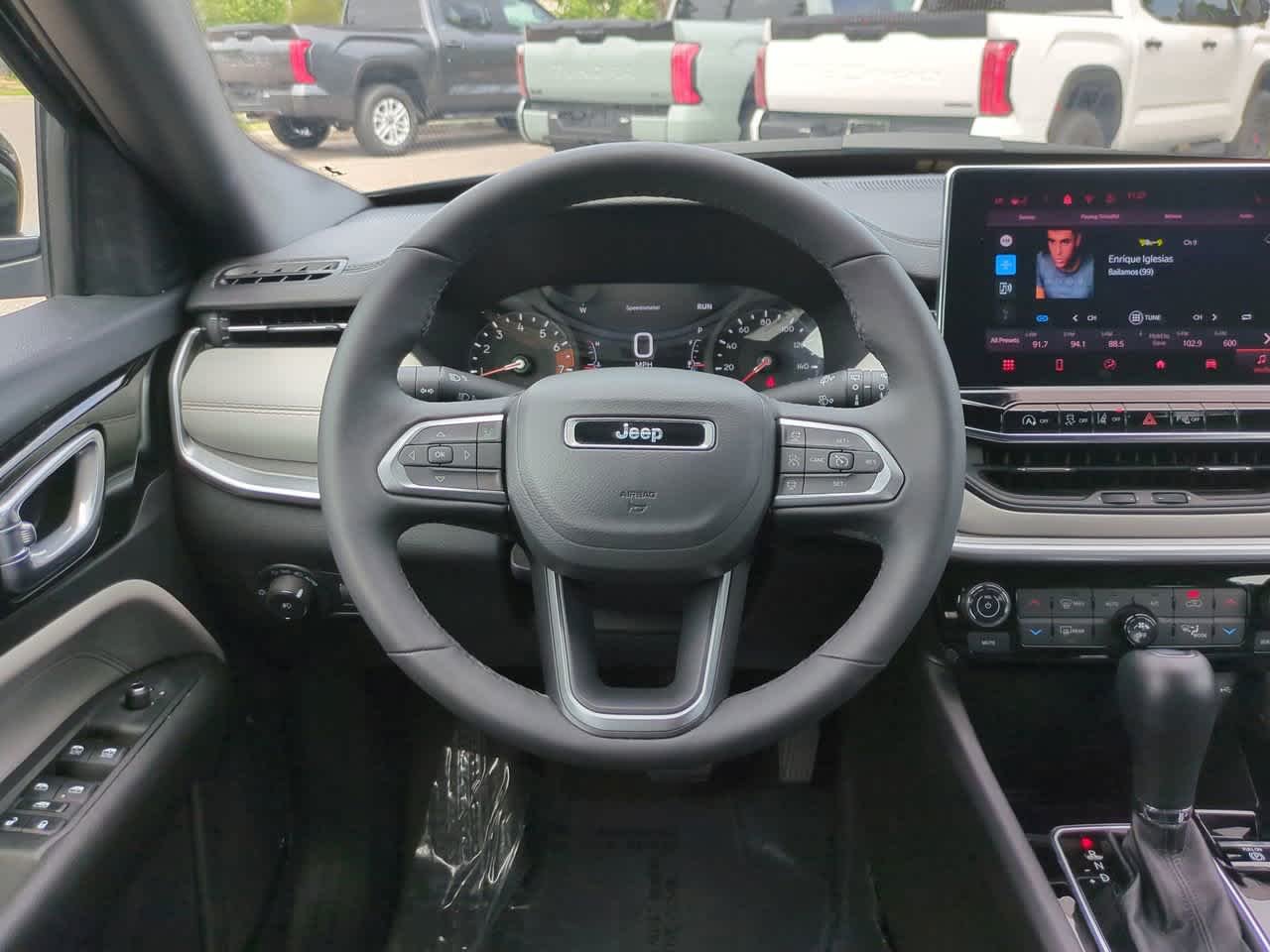 Used 2025 Diamond Black Crystal Pearlcoat Jeep Limited image 15