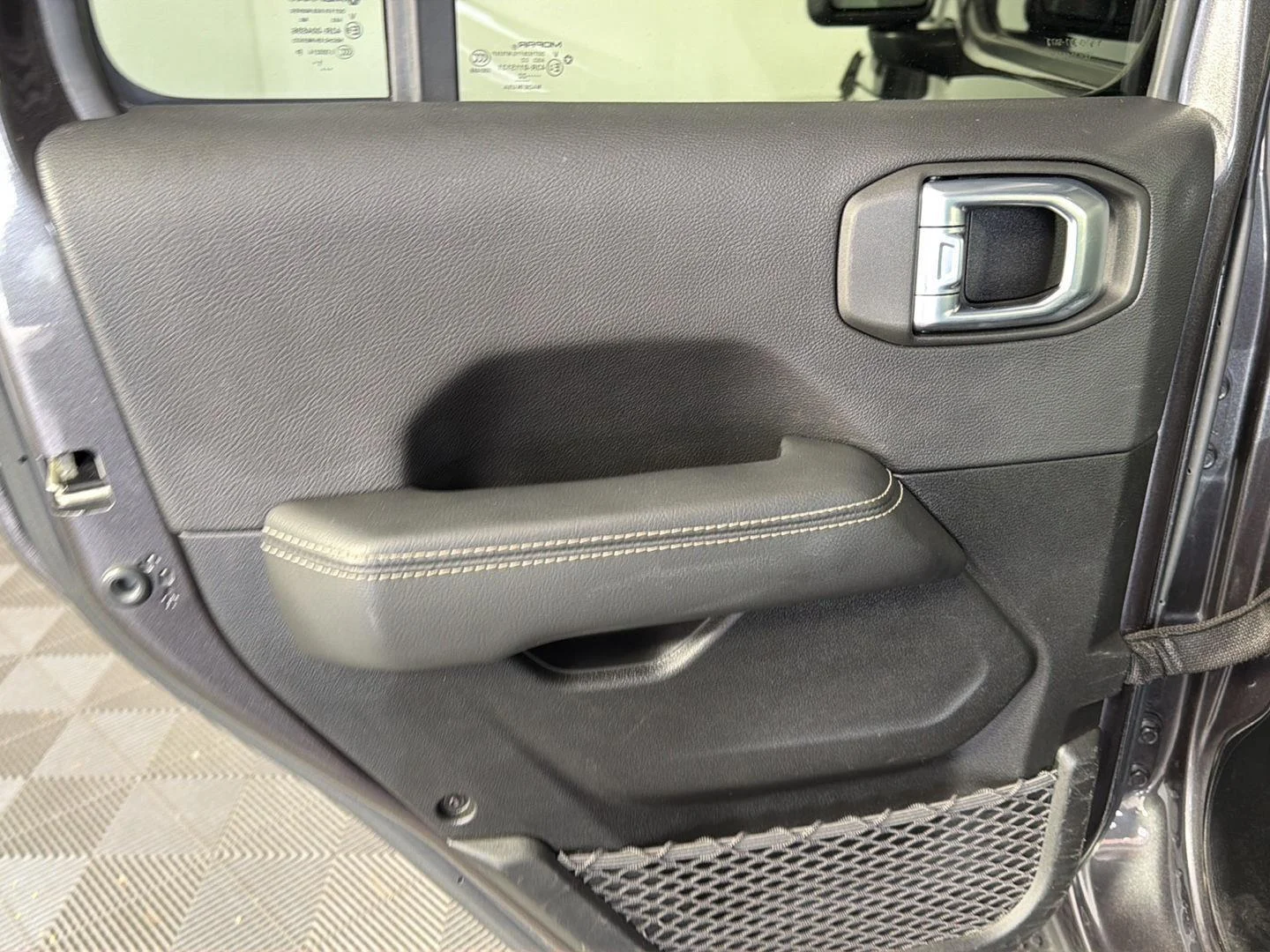 Used 2022 Granite Crystal Metallic Clearcoat Jeep Unlimited Sahara image 23