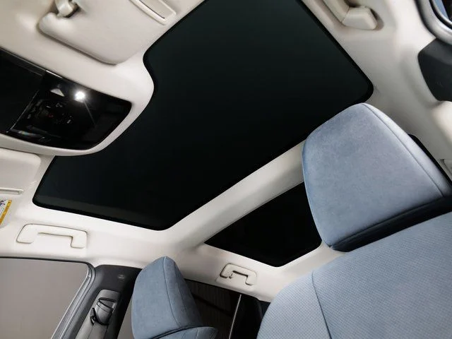 Used 2023  Lexus 450e Luxury image 23