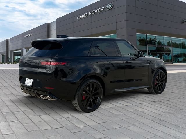 New 2026 Santorini Black Land Rover Dynamic SE image 5