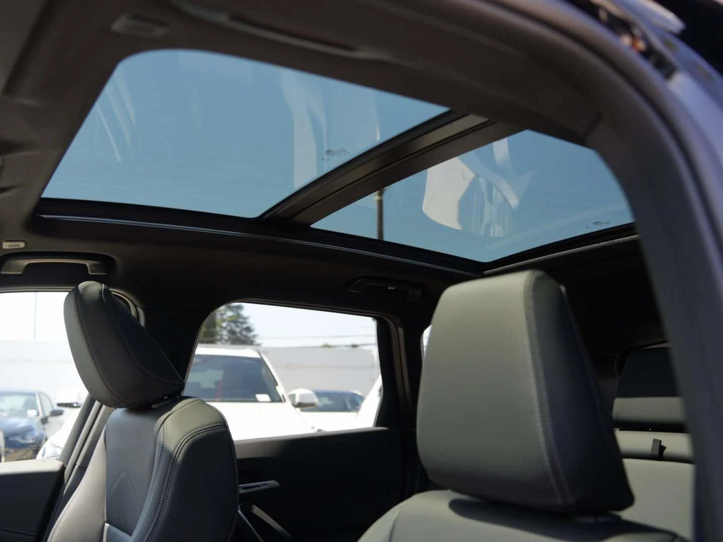 New 2026 Jet Black BMW xDrive28i image 15