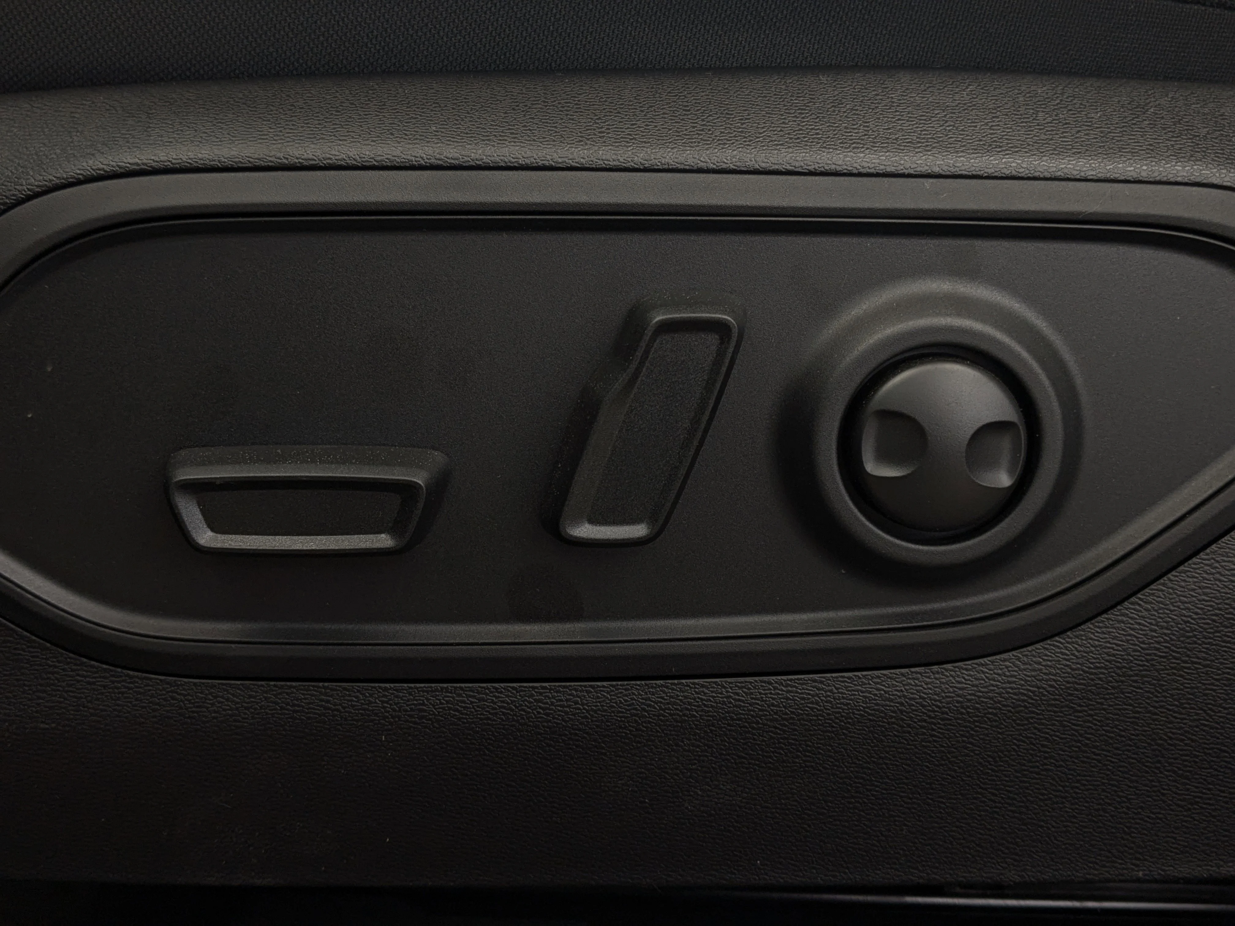New 2026 Grey Jeep Laredo - - Pkg 23F - Compact Spare - 1.6L Turbo Hybrid - 12.3 Touchscreen & More image 14