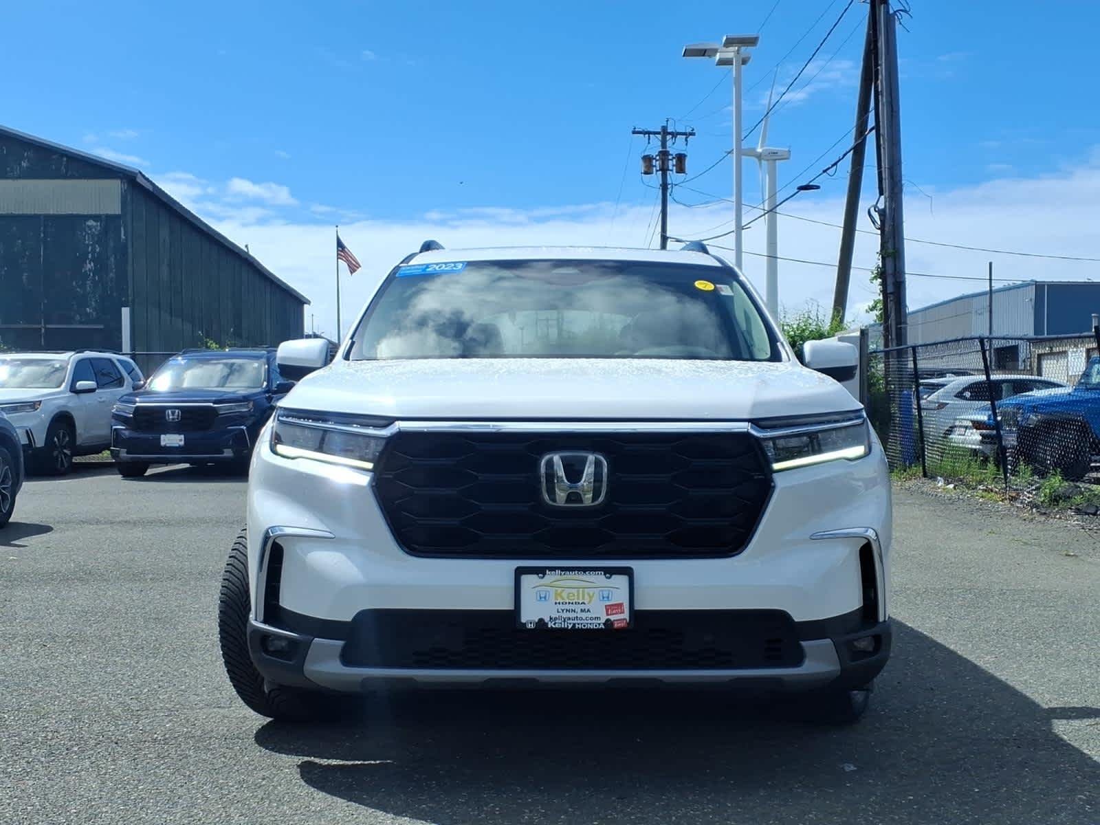 Certified Used 2023 Platinum White Pearl Honda Touring image 2