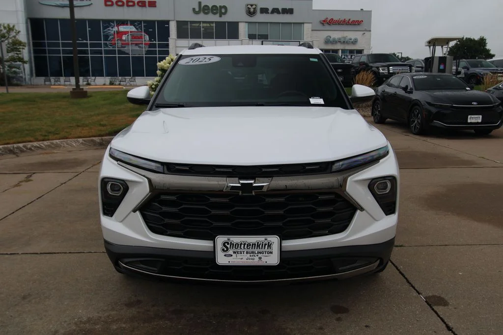 Used 2025 Beige Chevrolet ACTIV image 2