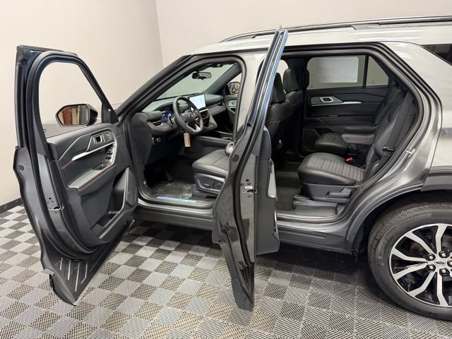New 2026 Carbonized Gray Metallic Ford ST-Line image 13