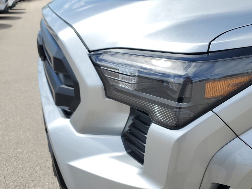 2025 Toyota Tacoma SR5 - Photo 10