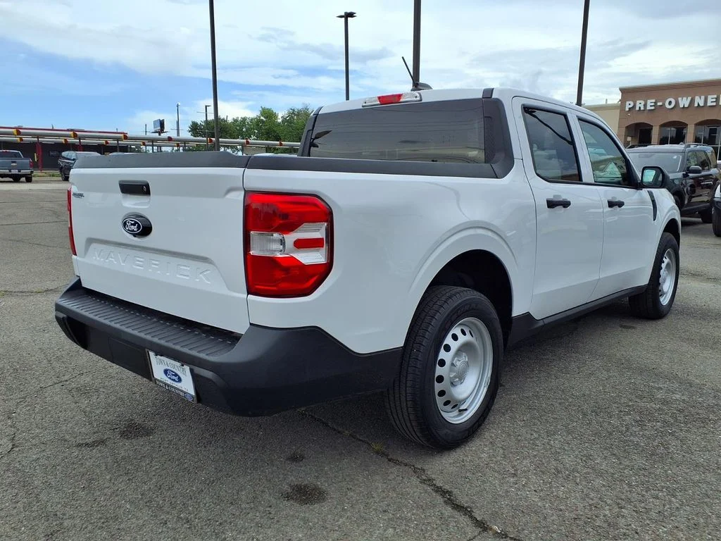 Used 2025 White Ford XL image 16