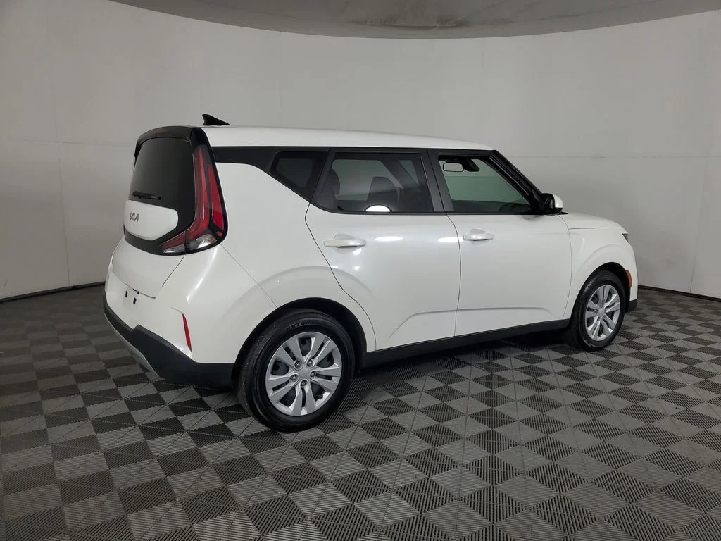 Used 2025 White Kia LX image 4