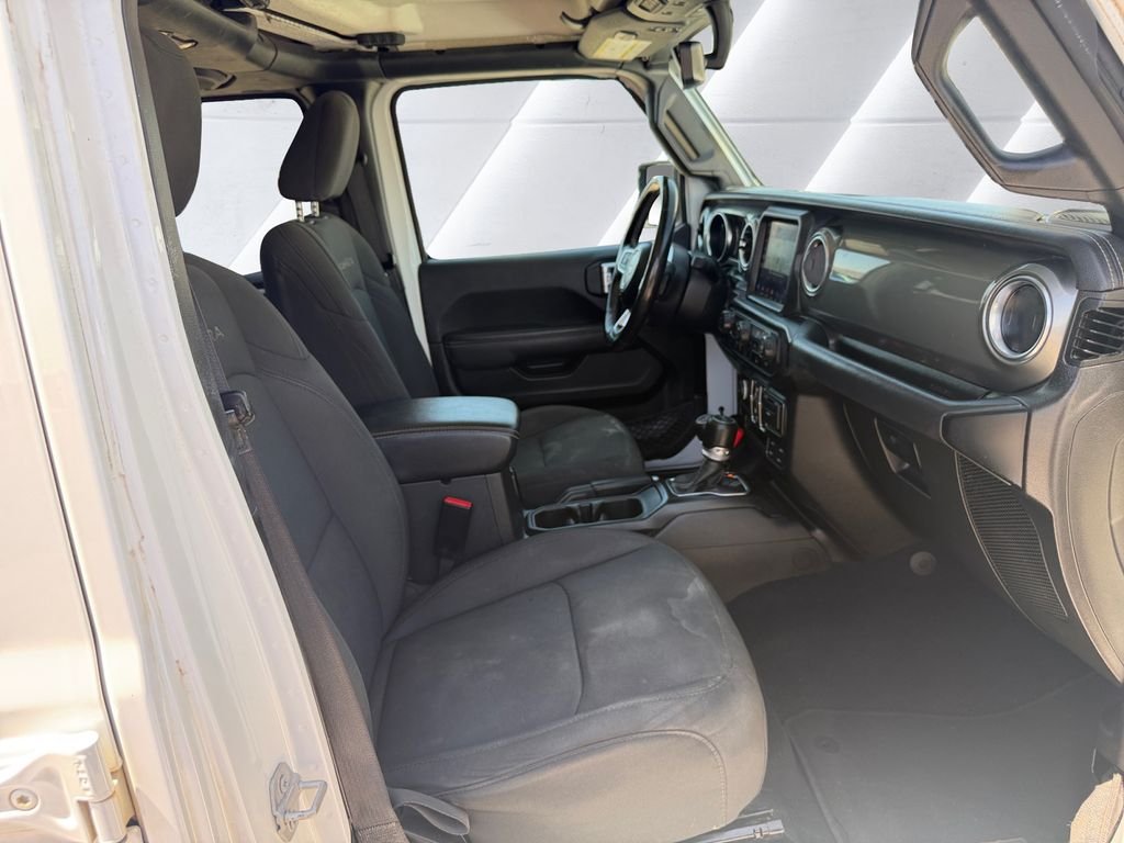 Used 2023 White Jeep Sahara image 13