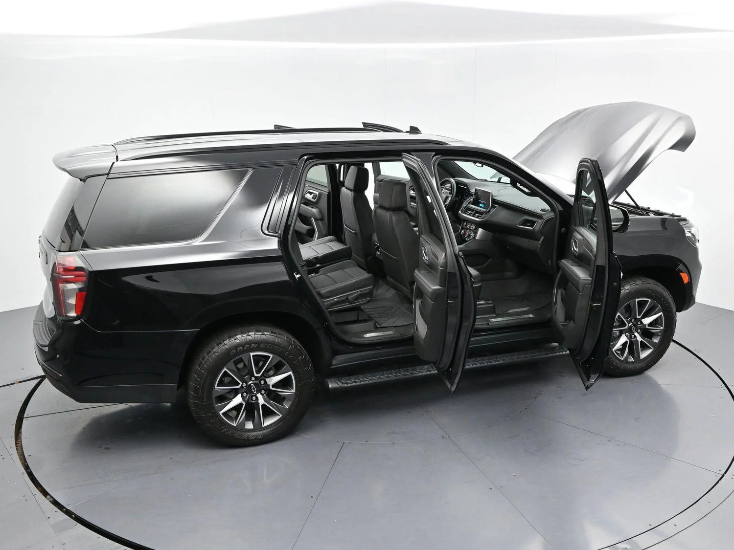 Used 2023 Black Chevrolet Z71 image 40