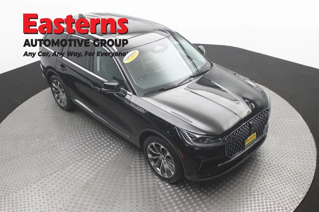 Used 2025 Black Lincoln Reserve image 3