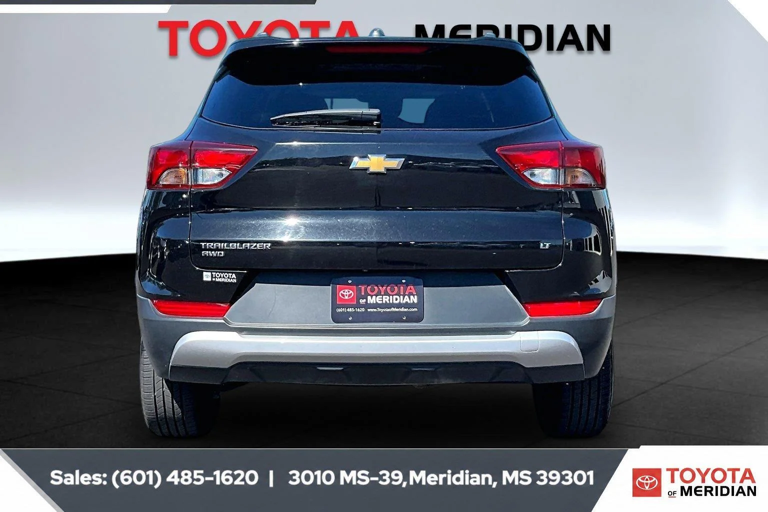 Used 2025 Mosaic Black Metallic Chevrolet LT image 4