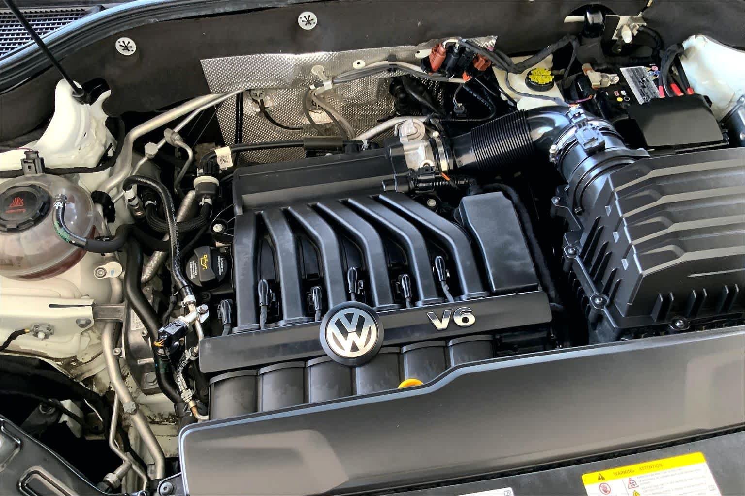 Used 2023 Pure White Volkswagen 3.6L V6 SE w/Technology image 33