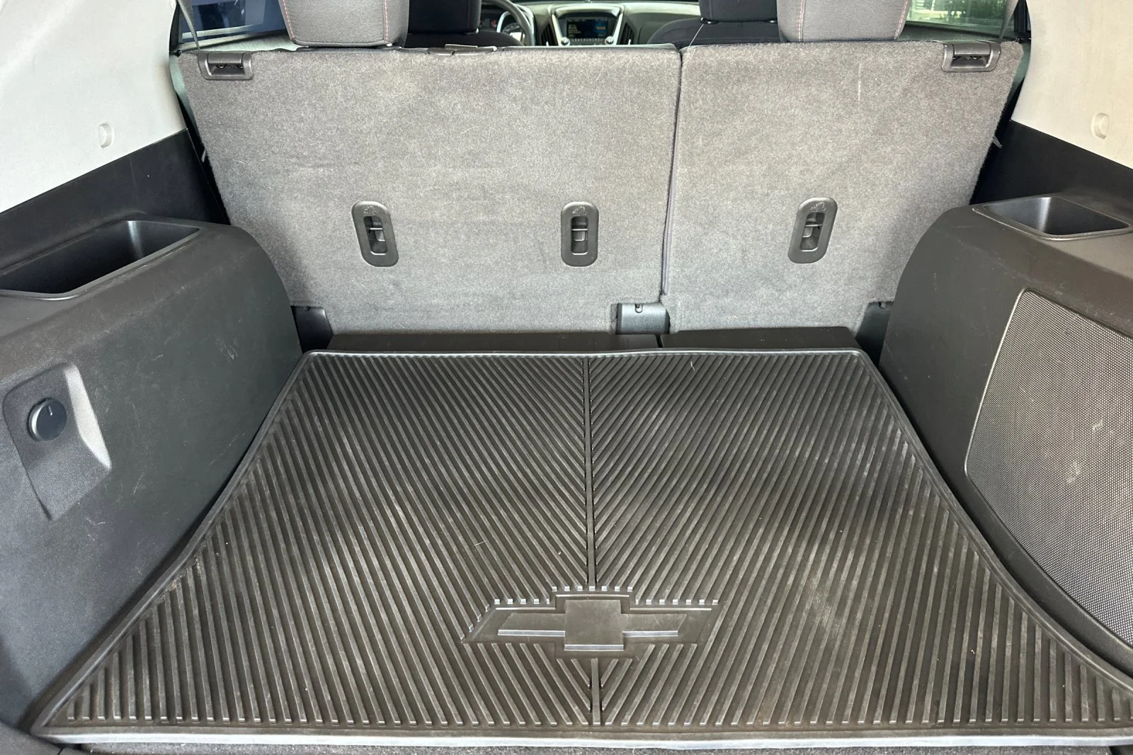 Used 2016 Summit White Chevrolet LS image 15