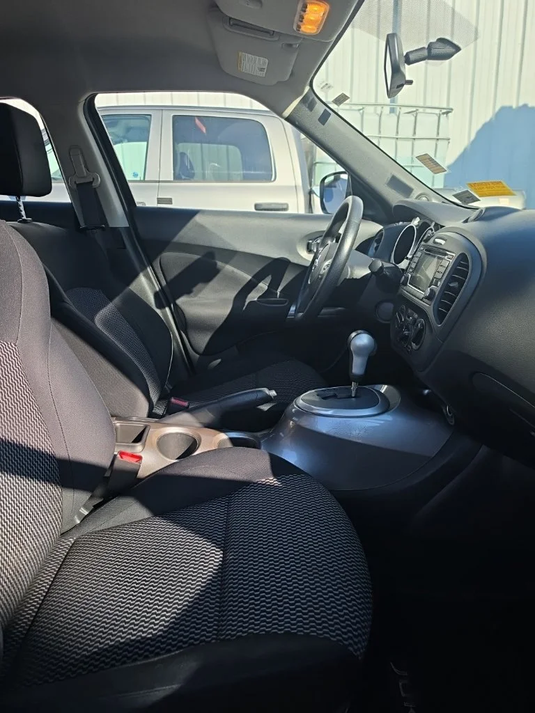 Used 2017 Black Nissan S image 21