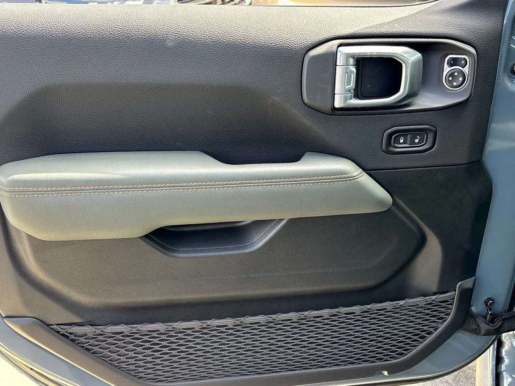 New 2026 Gray Jeep Mojave X image 13